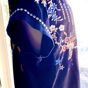 Johnny Was Cyllene Black Cotton Short Sleeve Relaxed Embroidered Tee.